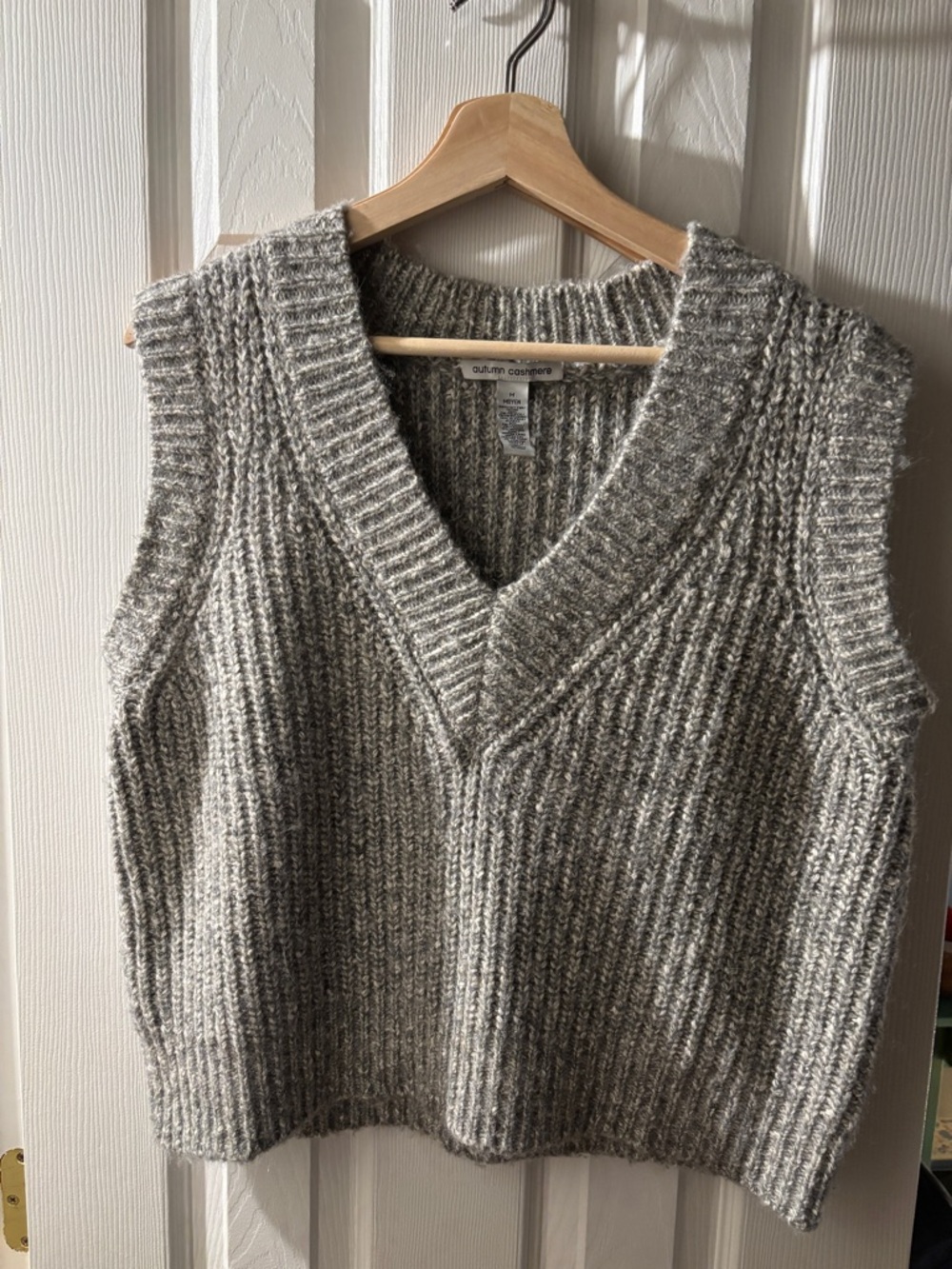 Autumn Cashmere women’s Heather Grey Ribbed V-Neck Sweater Vest